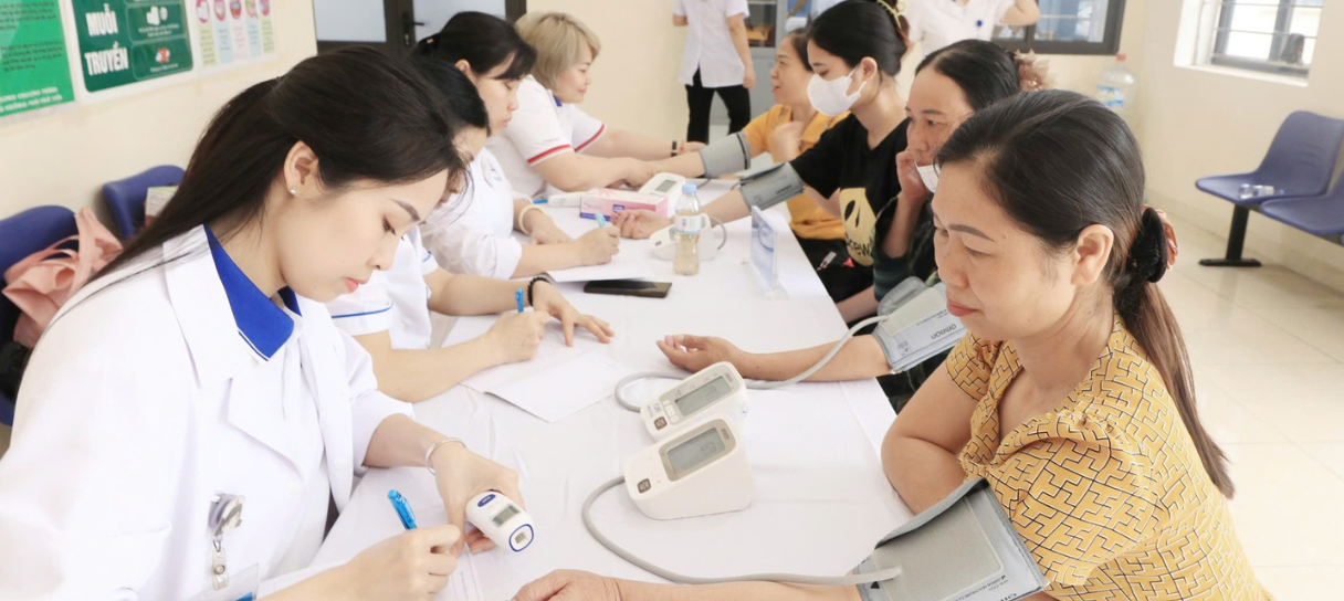 Tổ chức khám, tư vấn sinh sản, phát thuốc miễn phí cho 400 chị em phụ nữ tại xã Ngọc Mỹ, huyện Quốc Oai, TP. Hà Nội